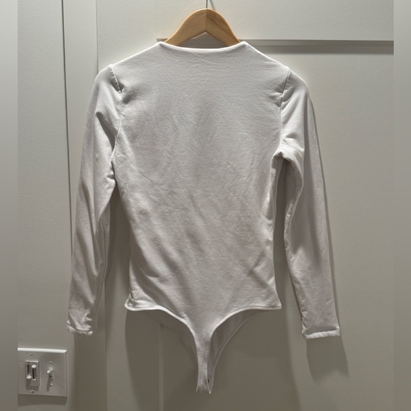 2 Abercrombie and Fitch White/Black Long Sleeve Seamless Bodysuits (lot of 2) - Picture 6 of 13